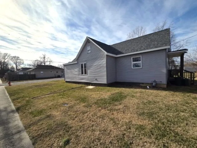 $115,000 | 208 Burkett Street, Benton, IL 62812