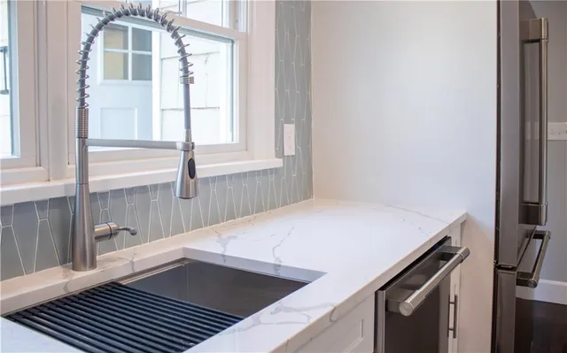 $3,450 | 118 Ruggles Avenue, Unit 101, Newport, RI 02840