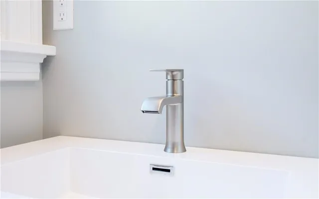 $3,450 | 118 Ruggles Avenue, Unit 101, Newport, RI 02840