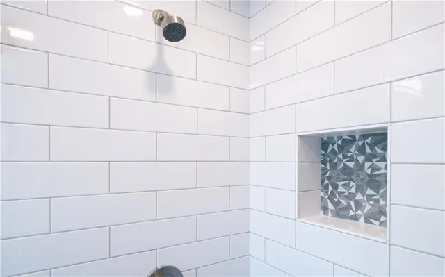 $3,450 | 118 Ruggles Avenue, Unit 101, Newport, RI 02840