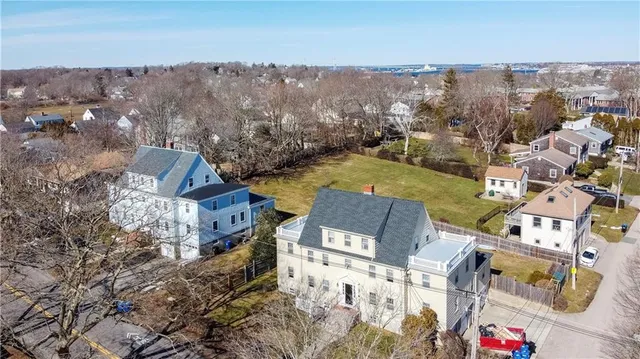 $3,450 | 118 Ruggles Avenue, Unit 101, Newport, RI 02840