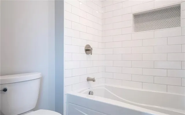 $3,450 | 118 Ruggles Avenue, Unit 101, Newport, RI 02840