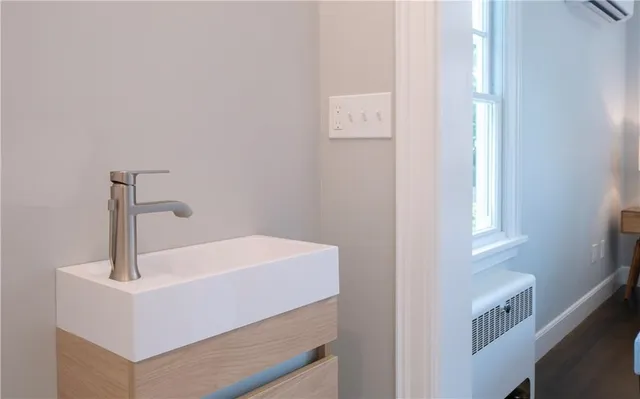 $3,450 | 118 Ruggles Avenue, Unit 101, Newport, RI 02840