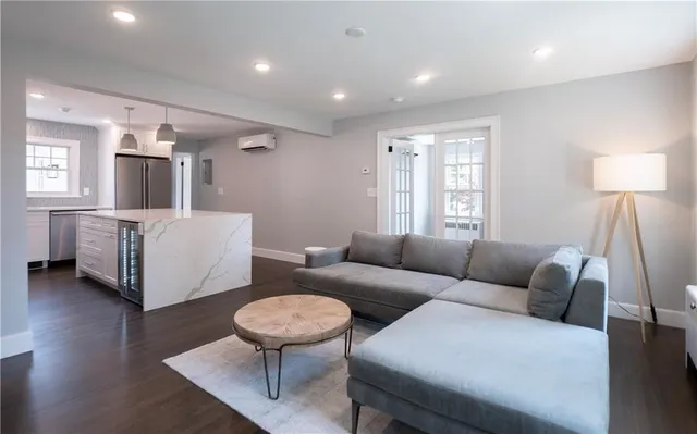 $3,450 | 118 Ruggles Avenue, Unit 101, Newport, RI 02840