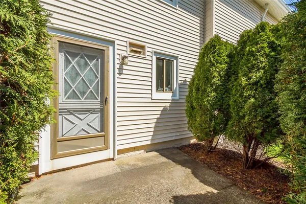 $2,500 | 644 Eastbrooke Lane, Brighton, NY 14618