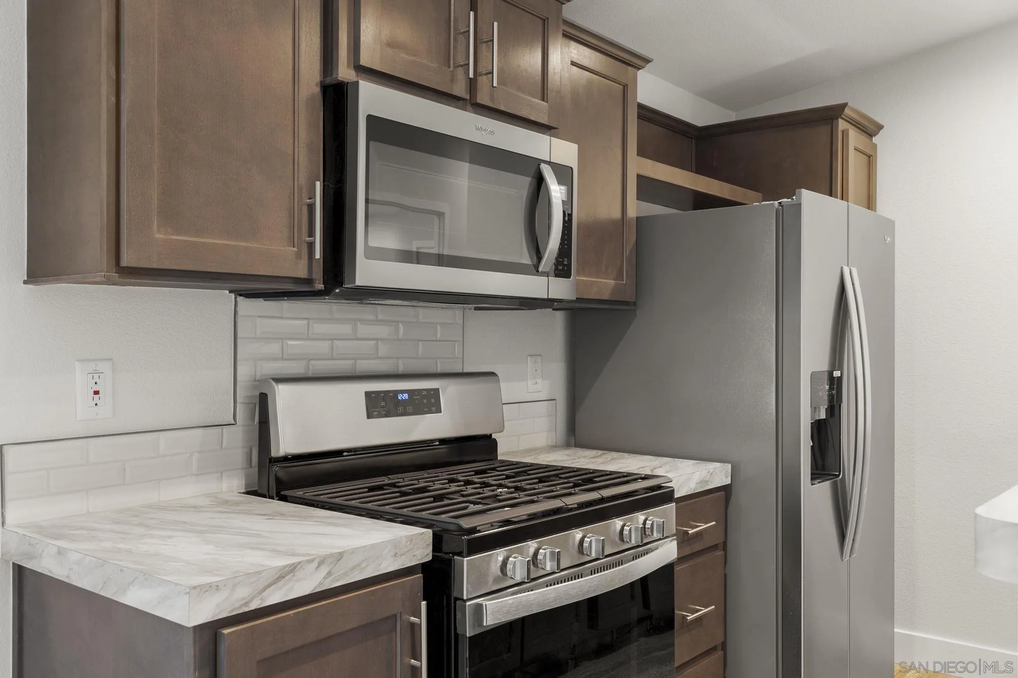 22899 Byron Road, Unit SPC 108 Crestline, CA 92325 - Photo 5 of 27 a kitchen with granite countertop a stove and a microwave