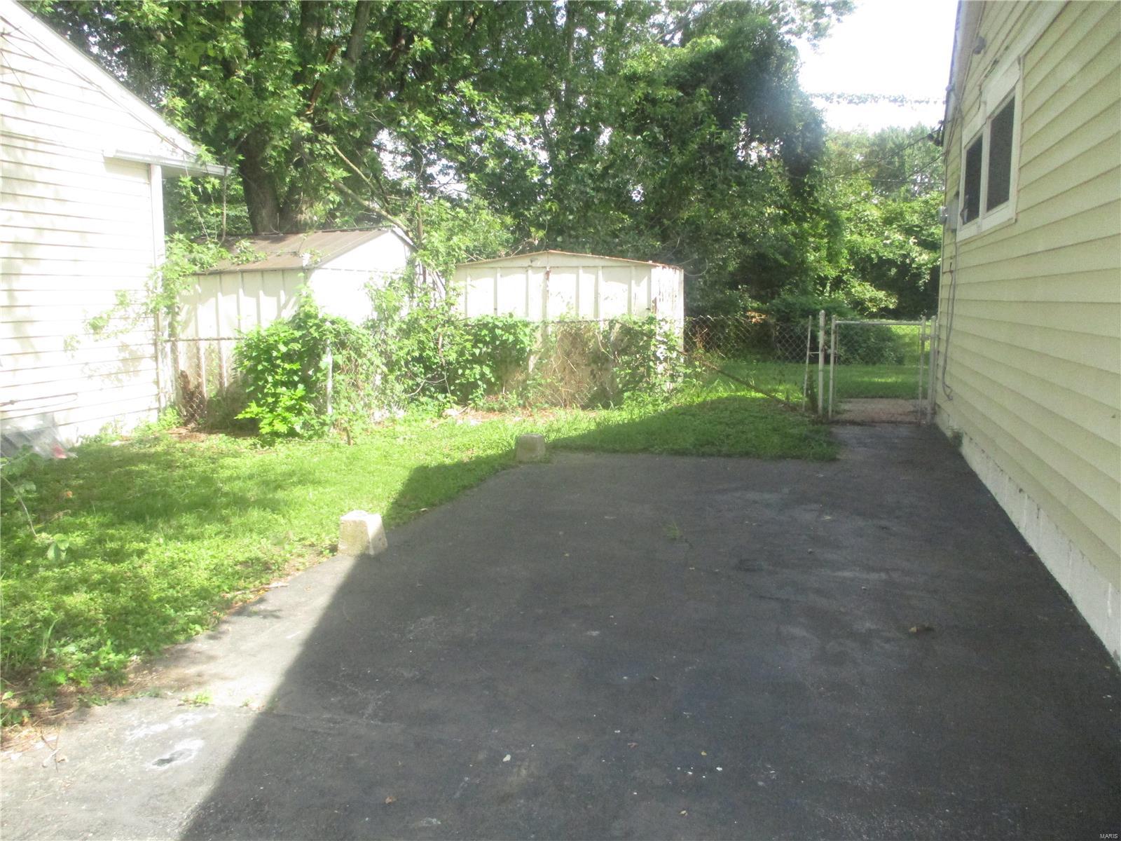 10624 Glen Garry Road St. Louis, MO 63137 - Photo 2 of 21 Gallery Image 2