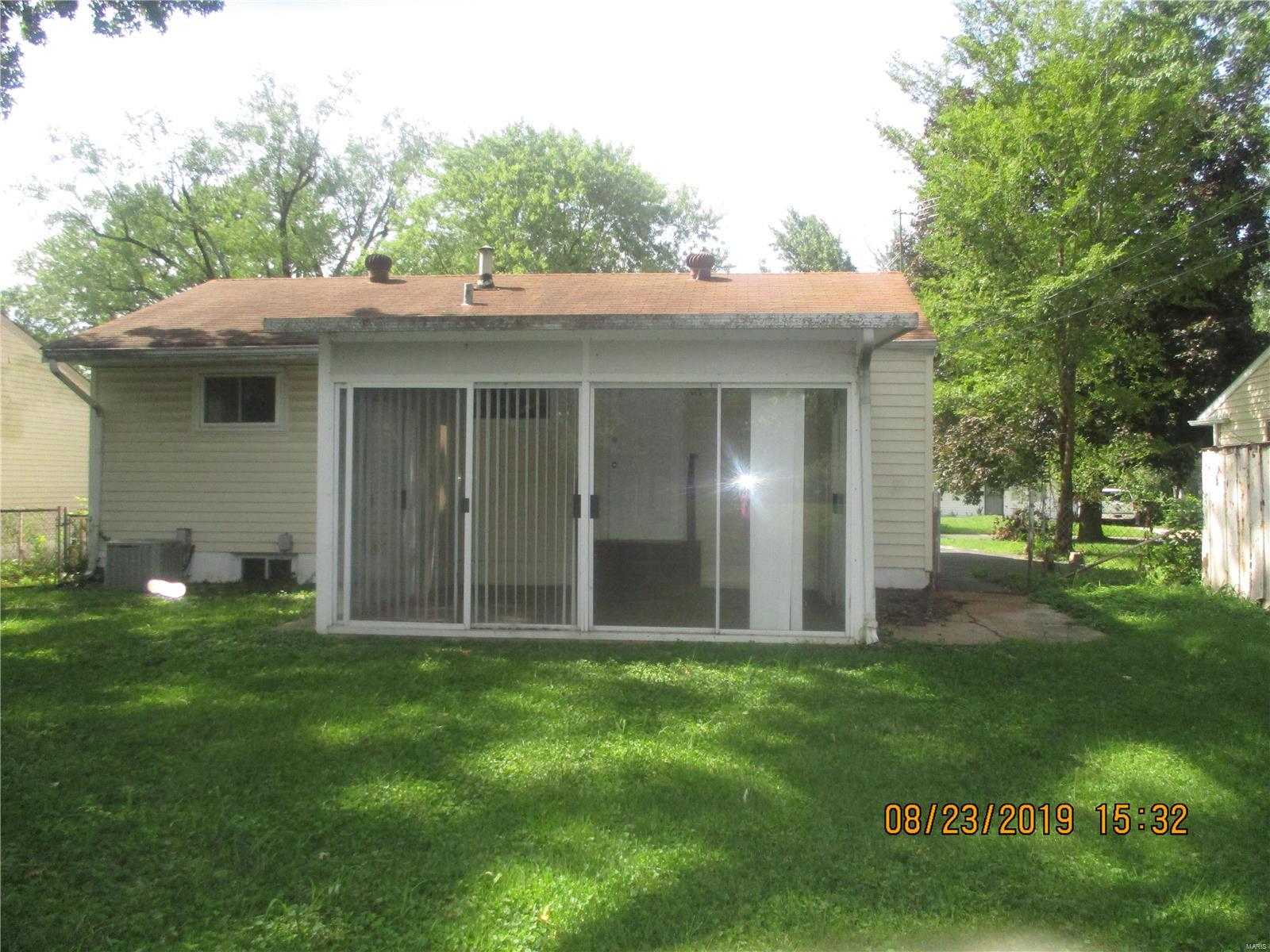 10624 Glen Garry Road St. Louis, MO 63137 - Photo 17 of 21 Gallery Image 17