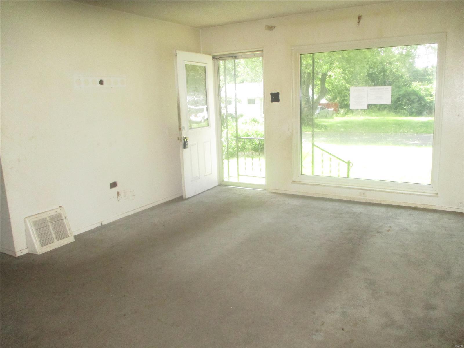 10624 Glen Garry Road St. Louis, MO 63137 - Photo 3 of 21 Gallery Image 3