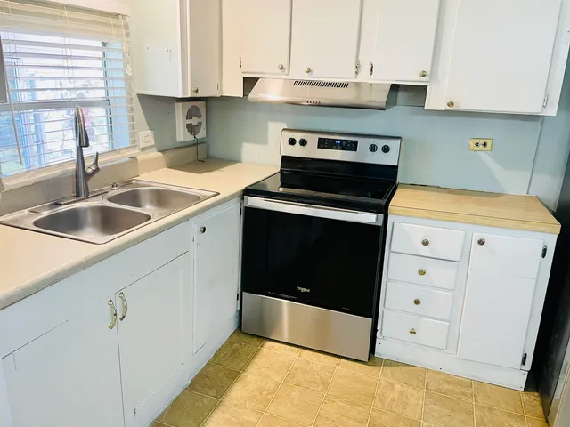 $220,000 | 108 East Hillside Drive, Seffner, FL 33584