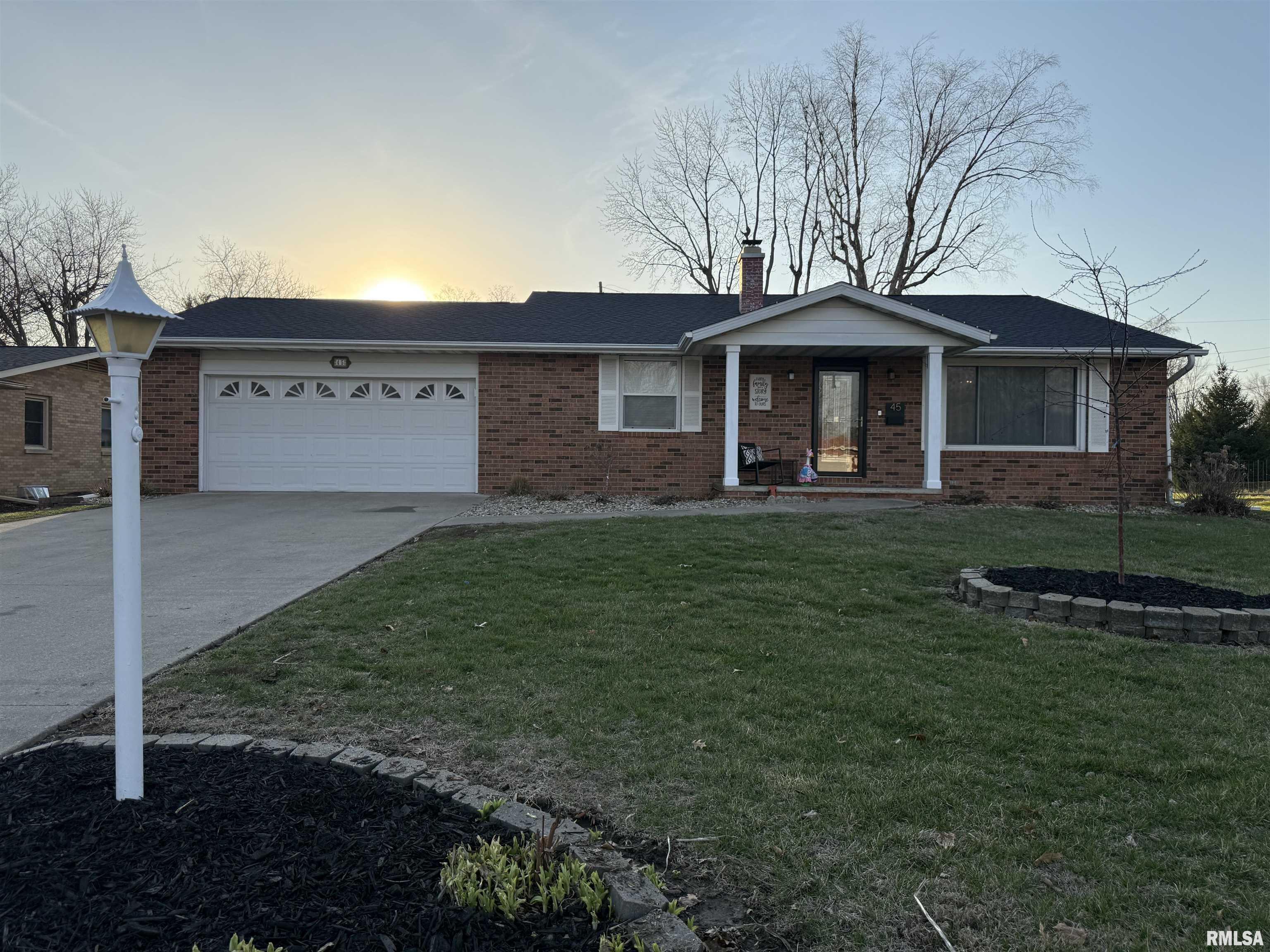 45 Lincoln Road Canton, IL 61520 - Photo 1 of 55