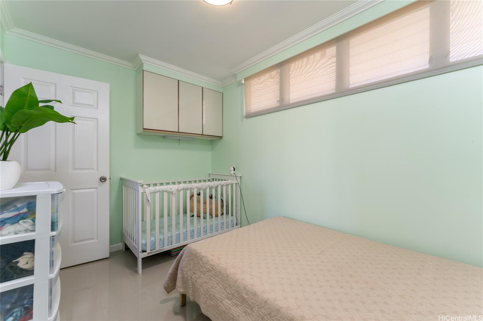 949 Ala Nanala Street, Unit 702 Honolulu, HI 96818 - Photo 13 of 23 a bedroom with a bed and a window