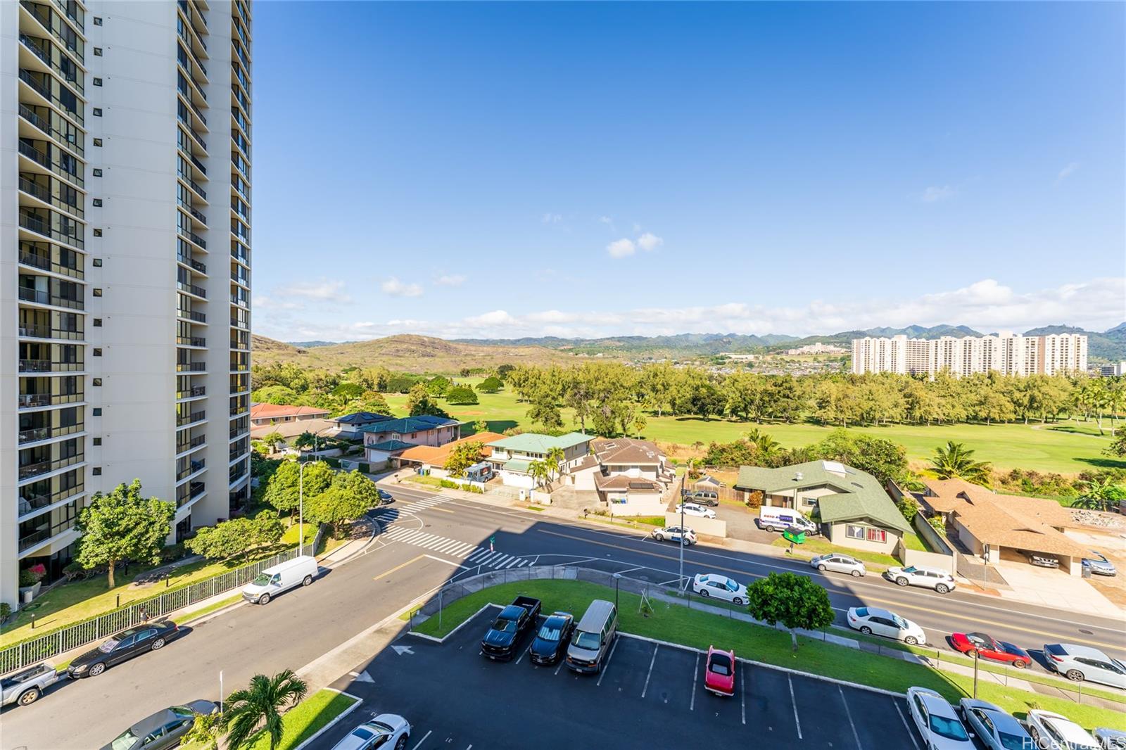 949 Ala Nanala Street, Unit 702 Honolulu, HI 96818 - Photo 17 of 23 a view of a city