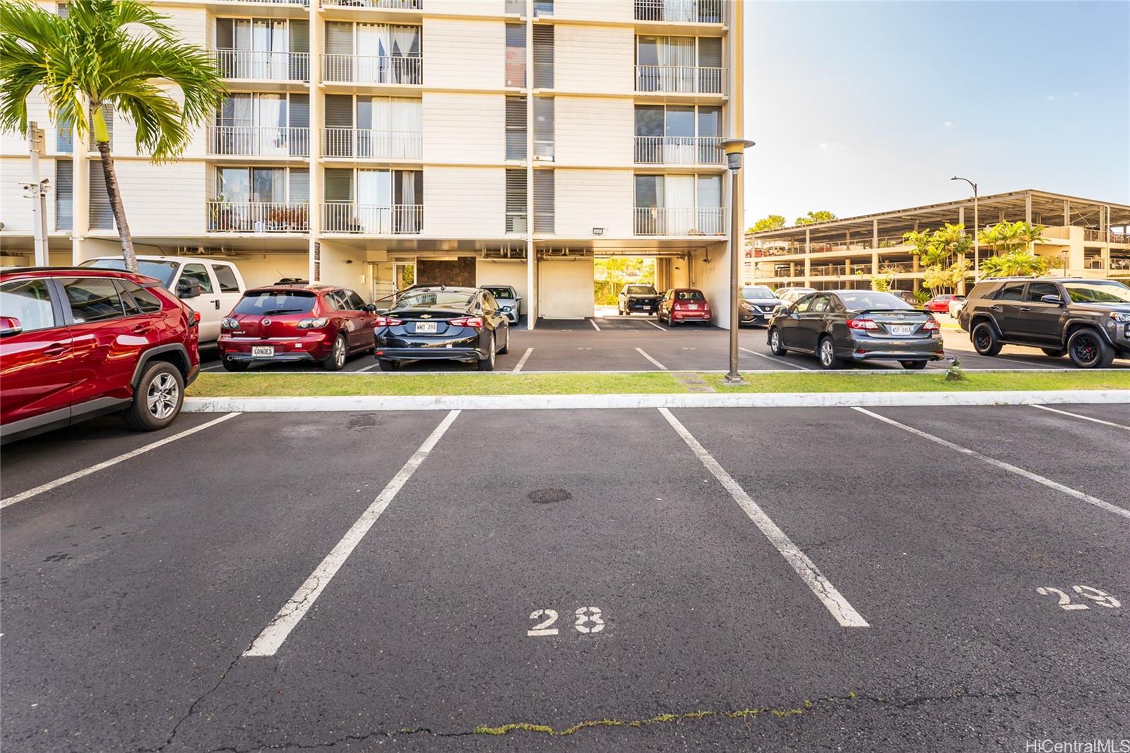 949 Ala Nanala Street, Unit 702 Honolulu, HI 96818 - Photo 19 of 23 a view of a street with cars