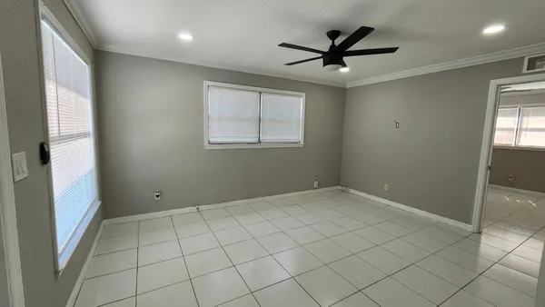 $2,300 | 515 10th Avenue North, Unit REAR, Lake Worth Beach, FL 33460