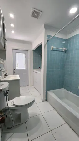 $2,300 | 515 10th Avenue North, Unit REAR, Lake Worth Beach, FL 33460