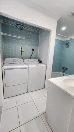 $2,300 | 515 10th Avenue North, Unit REAR, Lake Worth Beach, FL 33460