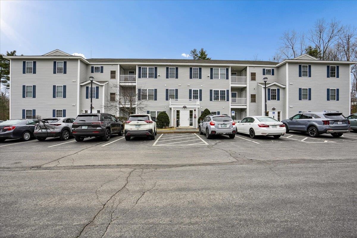 4 Crestview Circle, Unit 108 Londonderry, NH 03053 - Photo 2 of 37