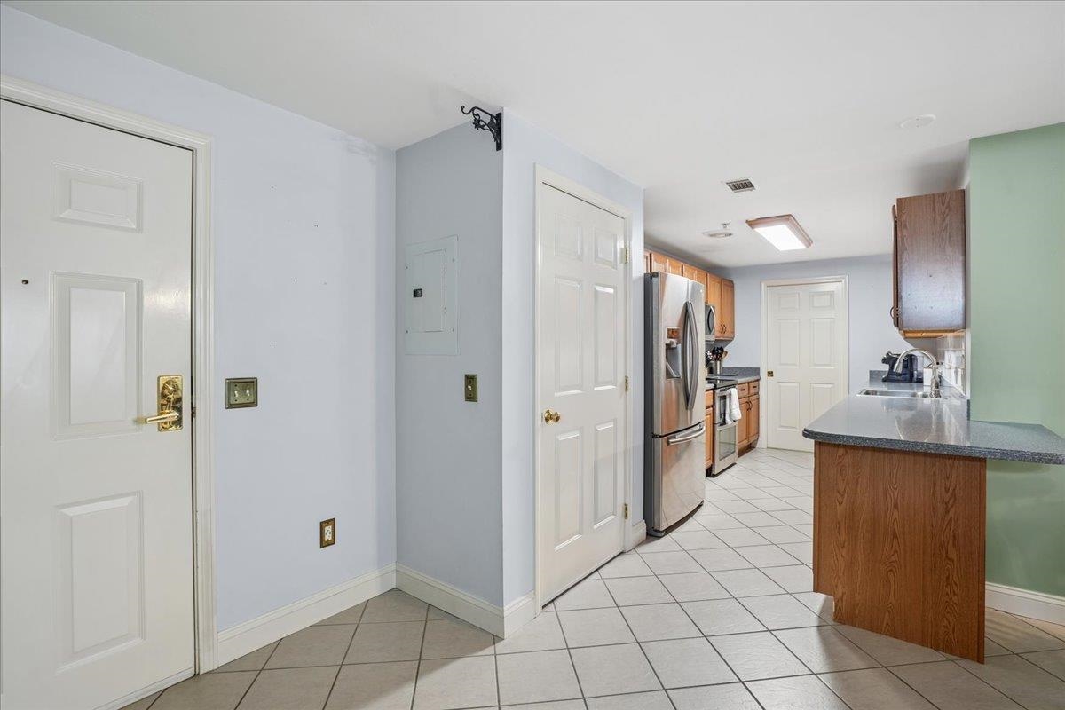 4 Crestview Circle, Unit 108 Londonderry, NH 03053 - Photo 23 of 37