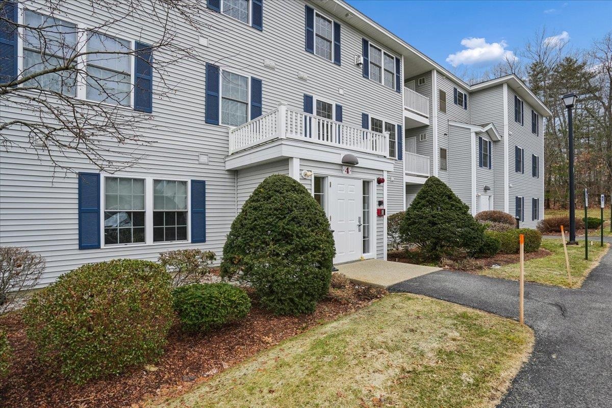 4 Crestview Circle, Unit 108 Londonderry, NH 03053 - Photo 31 of 37