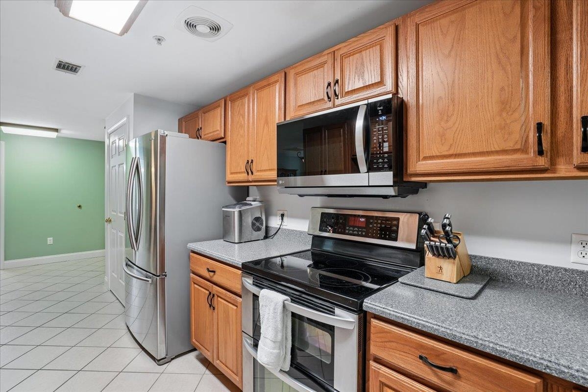 4 Crestview Circle, Unit 108 Londonderry, NH 03053 - Photo 6 of 37