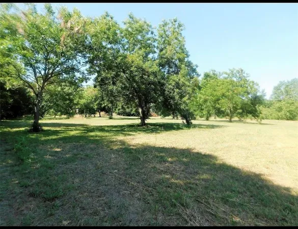 $2,200 | 7012 Highway 56, Bells, TX 75414