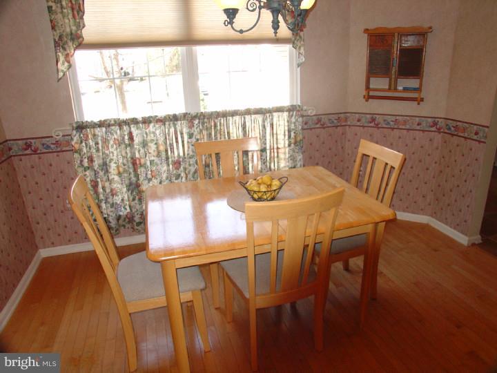 330 Watkins Road Pennington, NJ 08534 - Photo 6 of 23 Breakfast Room