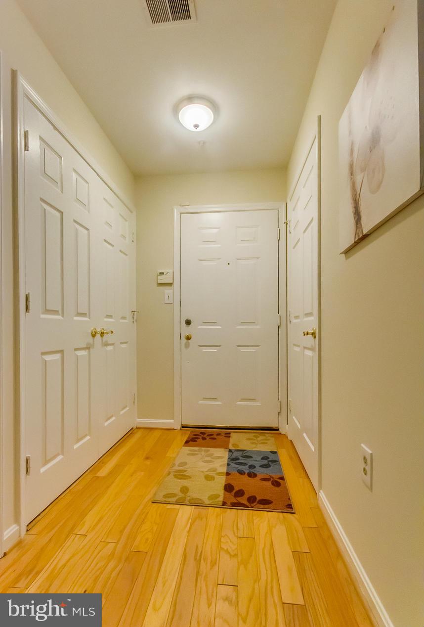 302 Ridgepoint Place, Unit 18 Gaithersburg, MD 20878 - Photo 20 of 21 Interior (General)