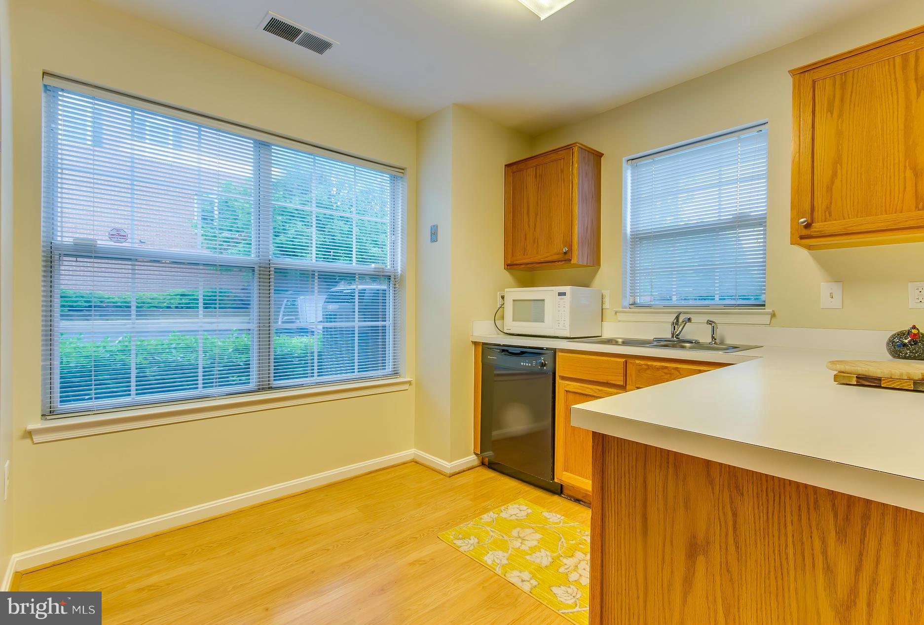 302 Ridgepoint Place, Unit 18 Gaithersburg, MD 20878 - Photo 7 of 21 Kitchen