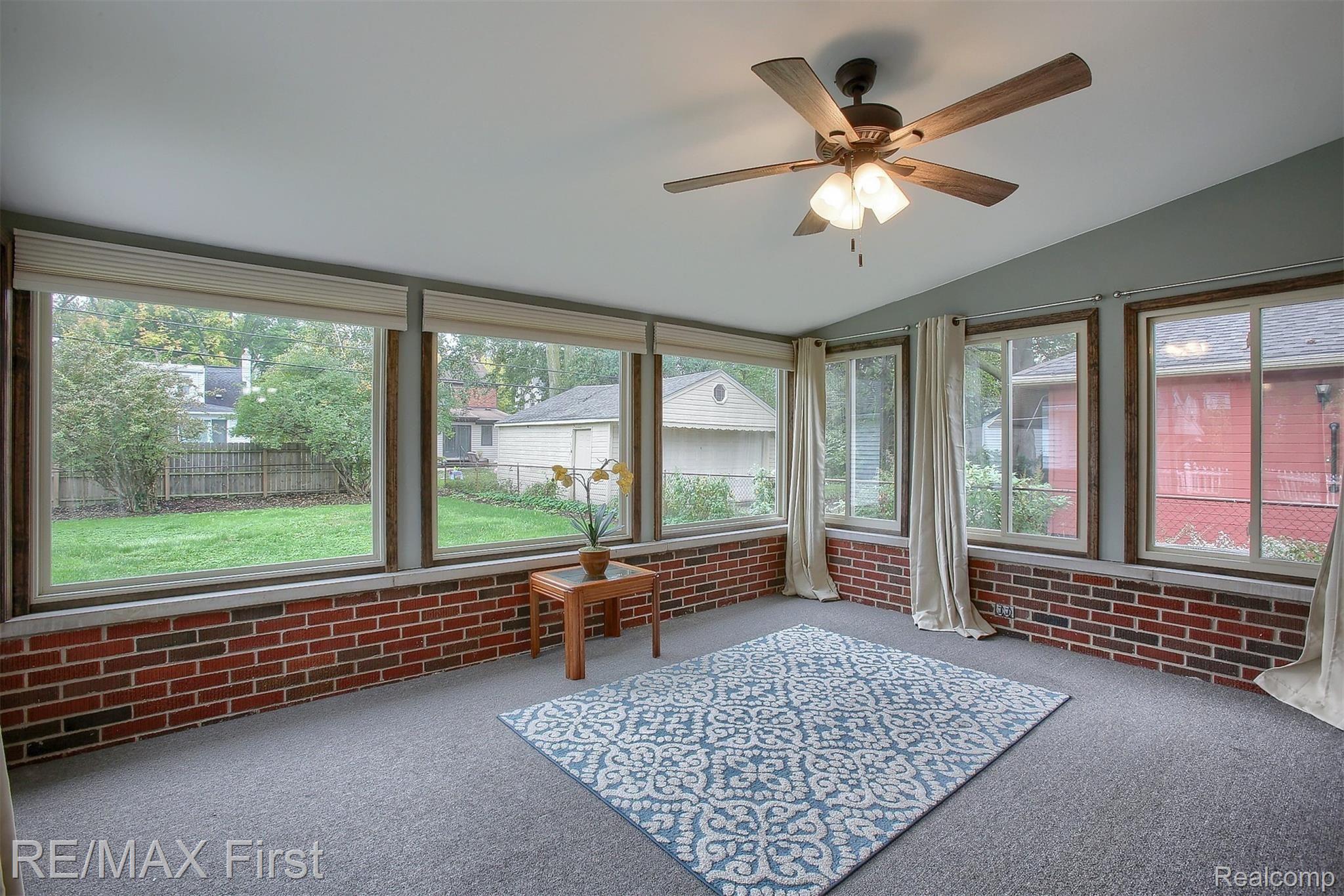 317 Ridgemont Road Grosse Pointe, MI 48236 - Photo 9 of 20 11-Sun-Room.jpg
