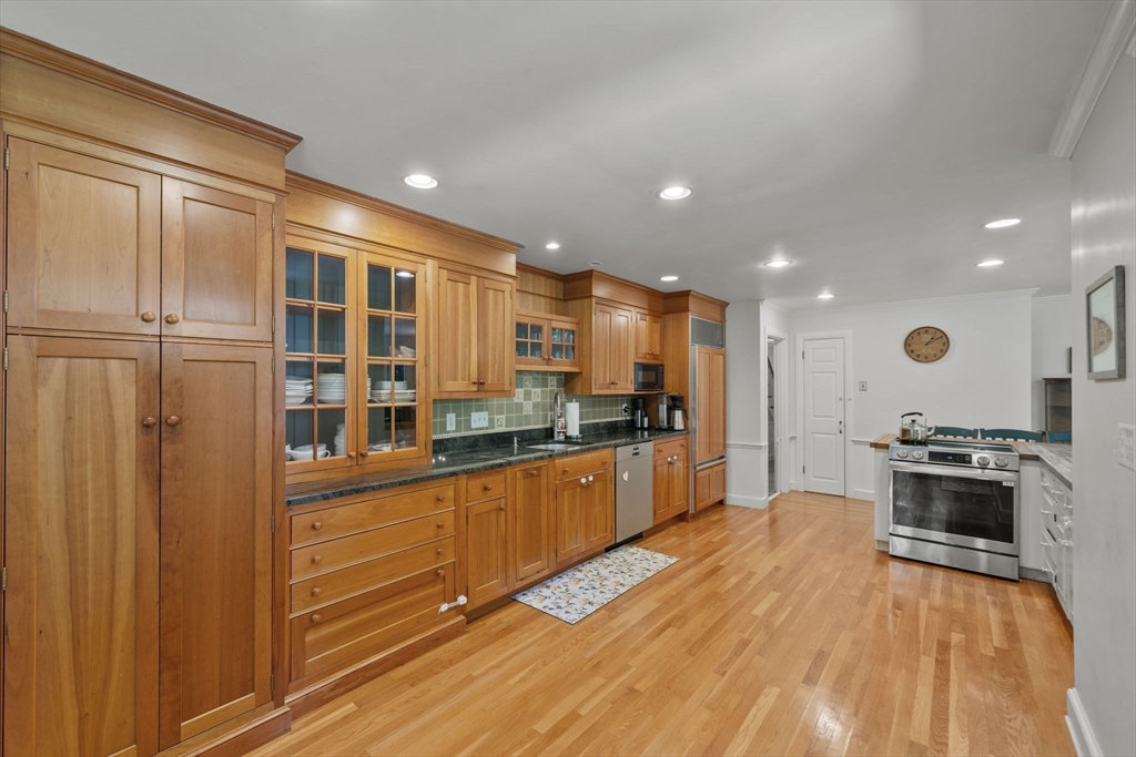 55 Fox Run Road Hamilton, MA 01982 - Photo 4 of 37 Gallery Image 4