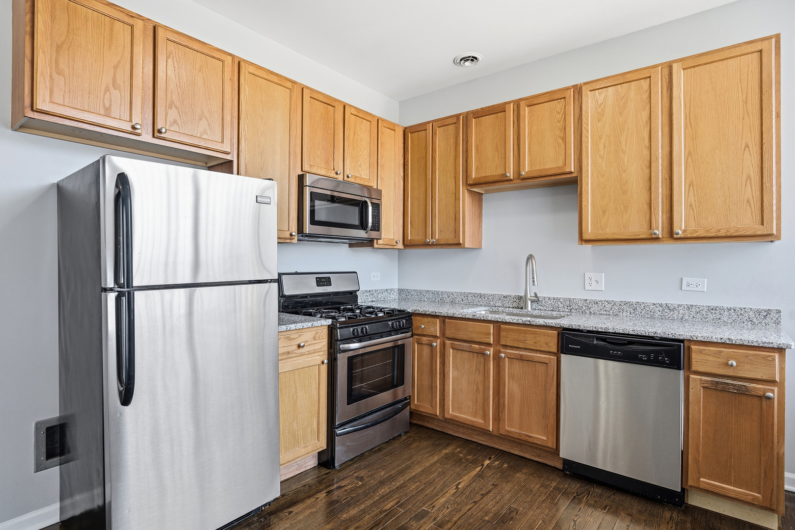 2451 West Howard Street, Unit 107 Chicago, IL 60645 - Photo 4 of 12