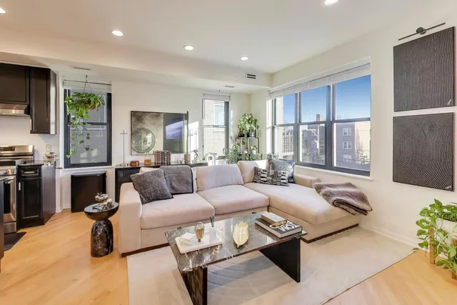 $4,100 | 2869 West Palmer Street, Unit 5, Chicago, IL 60647