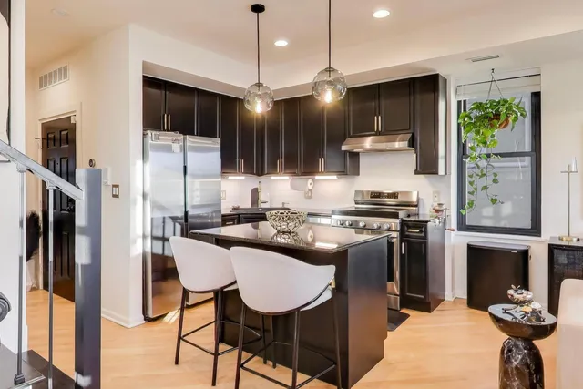 $4,100 | 2869 West Palmer Street, Unit 5, Chicago, IL 60647