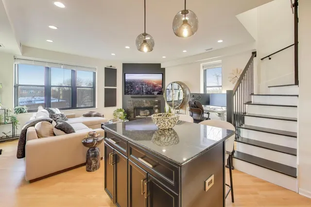 $4,100 | 2869 West Palmer Street, Unit 5, Chicago, IL 60647