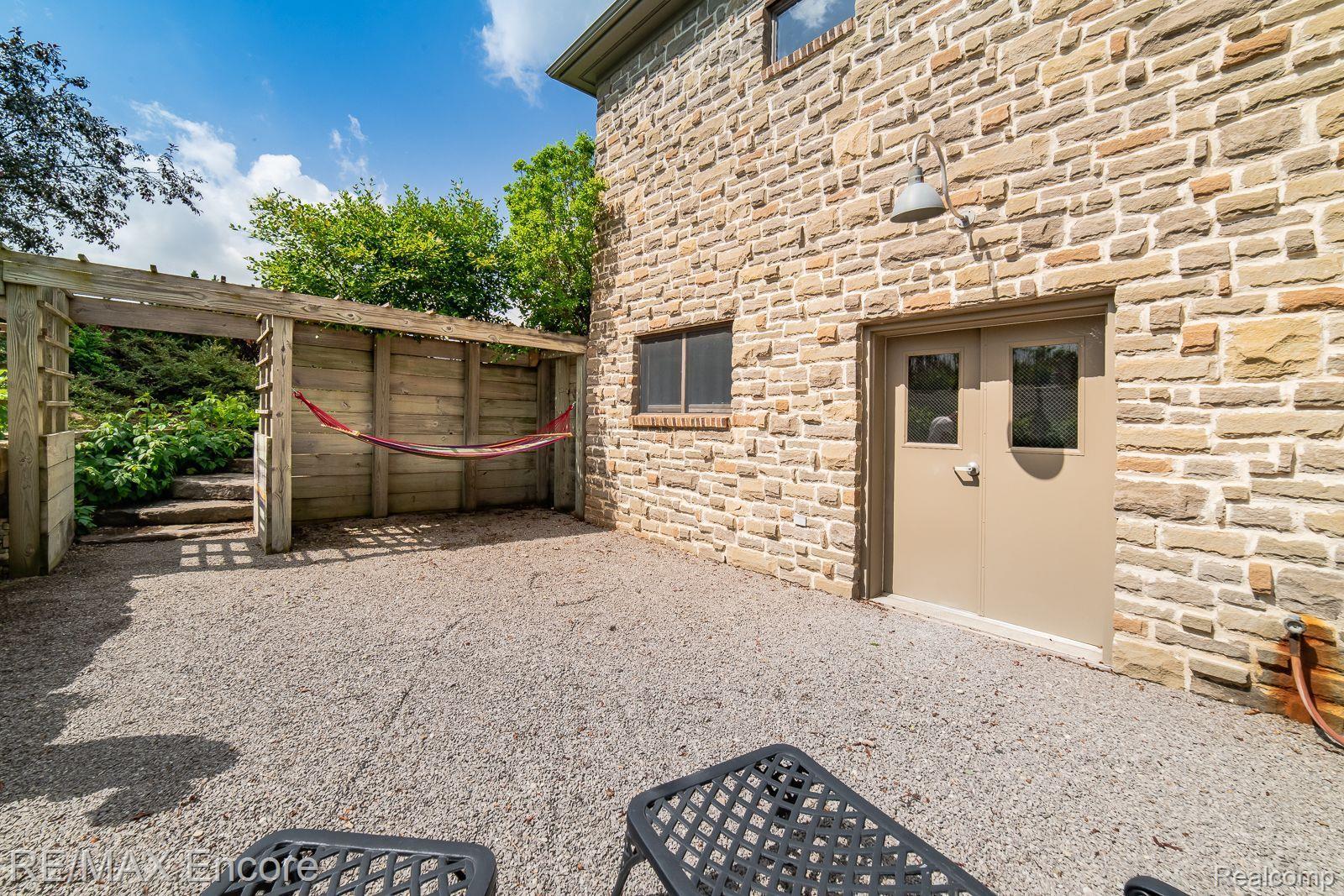 5903 Oakhill Road Clarkston, MI 48348 - Photo 53 of 72 Impressive courtyard