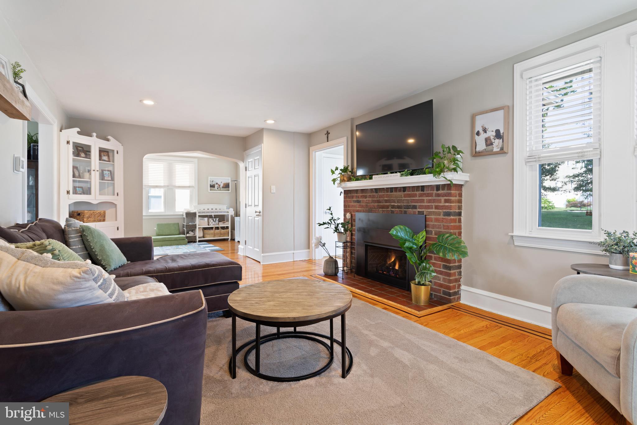 331 Kenmore Road Havertown, PA 19083 - Photo 5 of 40