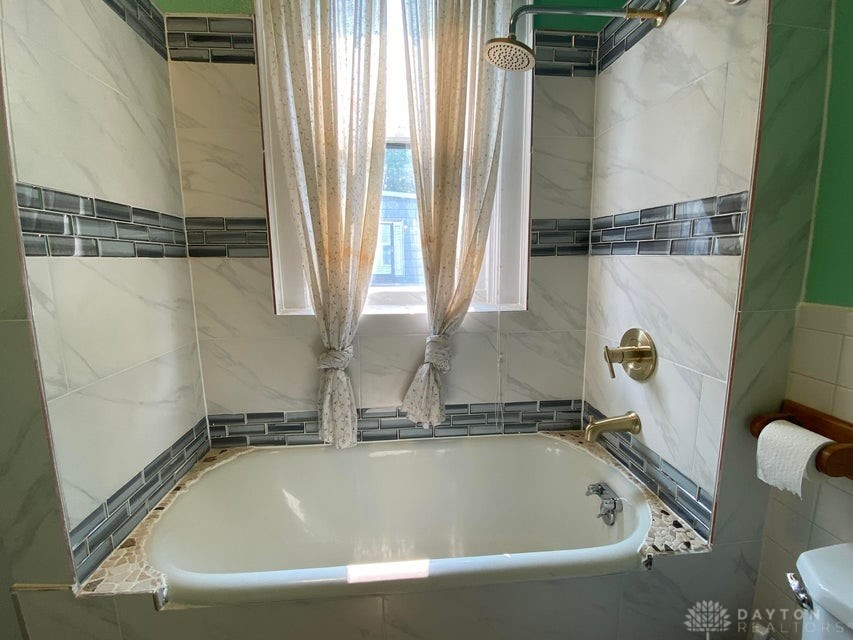 1215 East High Street Springfield, OH 45505 - Photo 23 of 52