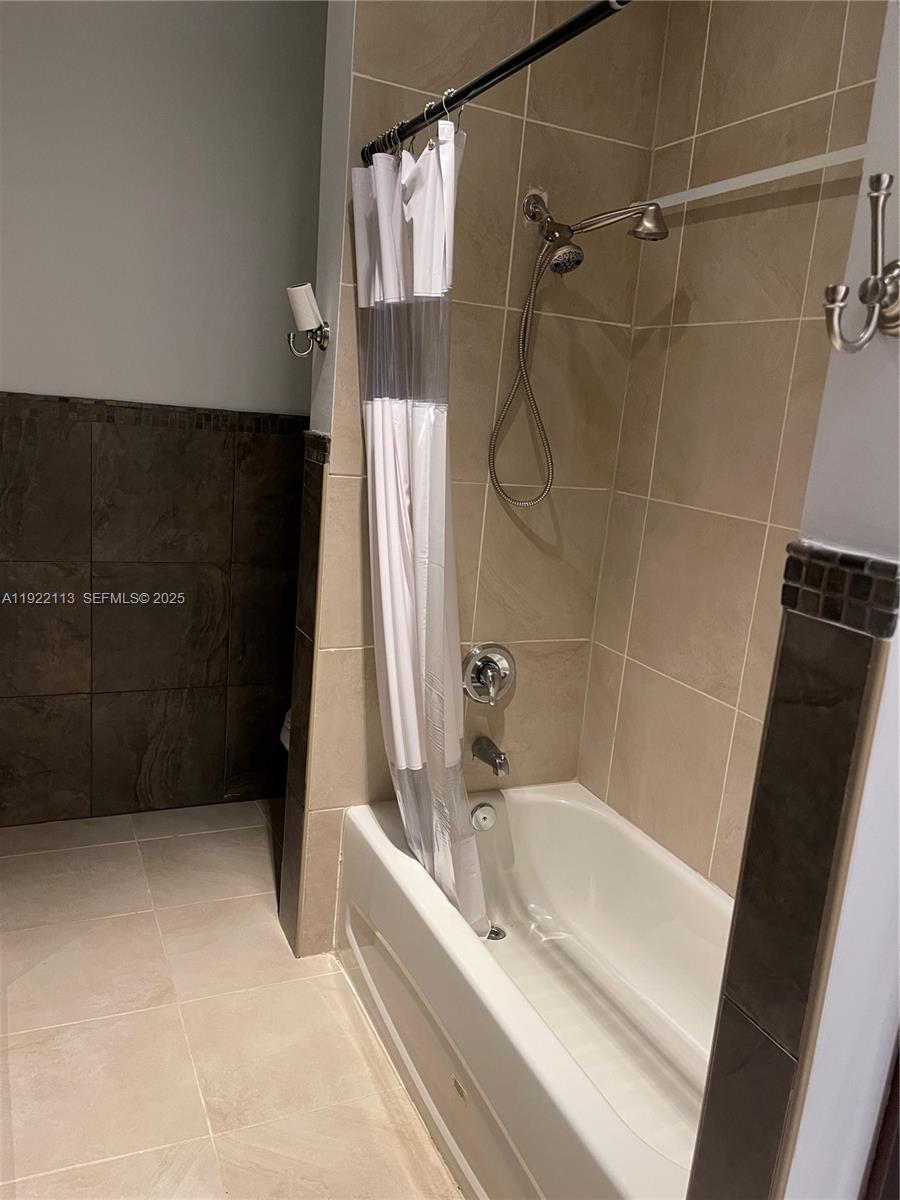 425 Northwest 135th Street North Miami, FL 33168 - Photo 10 of 12 a bathroom with a bathtub