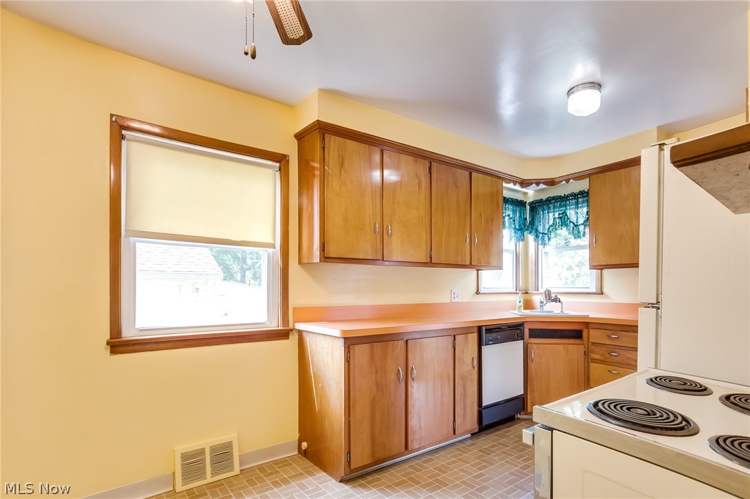 31001 Wellner Road Willowick, OH 44095 - Photo 8 of 29