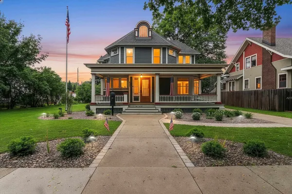 $496,600 | 515 North Broadway, De Pere, WI 54115