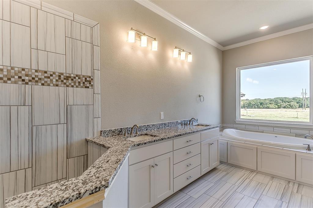 1014 Gonzollas Road Springtown, TX 76082 - Photo 17 of 32 Gallery Image 17