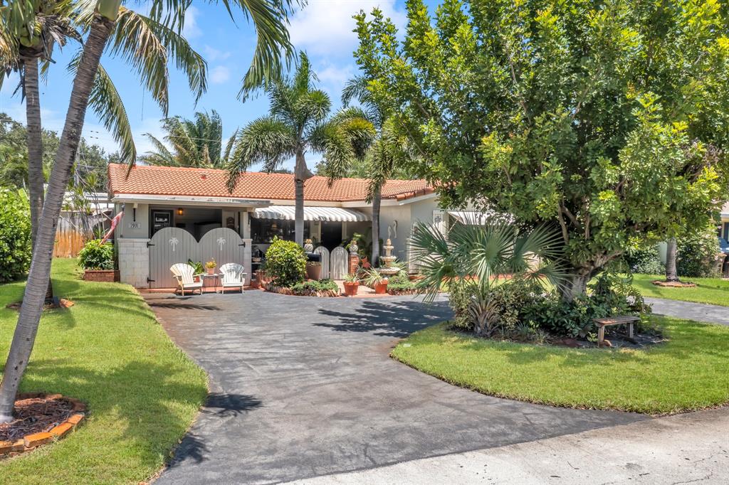 1931 Northeast 27th Street Lighthouse Point, FL 33064 - Photo 4 of 28 a view of a outdoor space