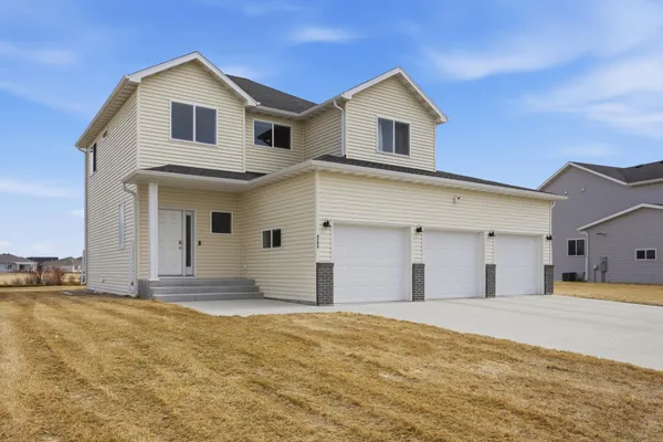 $550,000 | 4756 34th Street South, Fargo, ND 58104