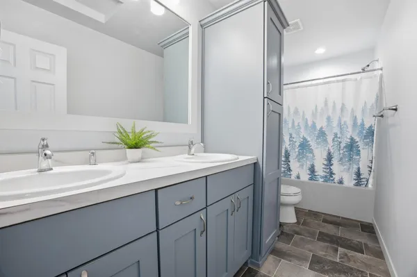 $550,000 | 4756 34th Street South, Fargo, ND 58104