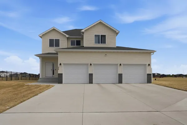 $550,000 | 4756 34th Street South, Fargo, ND 58104