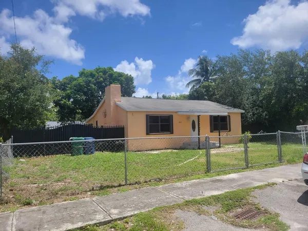 $2,750 | 1815 Northwest 88th Terrace, Miami, FL 33147