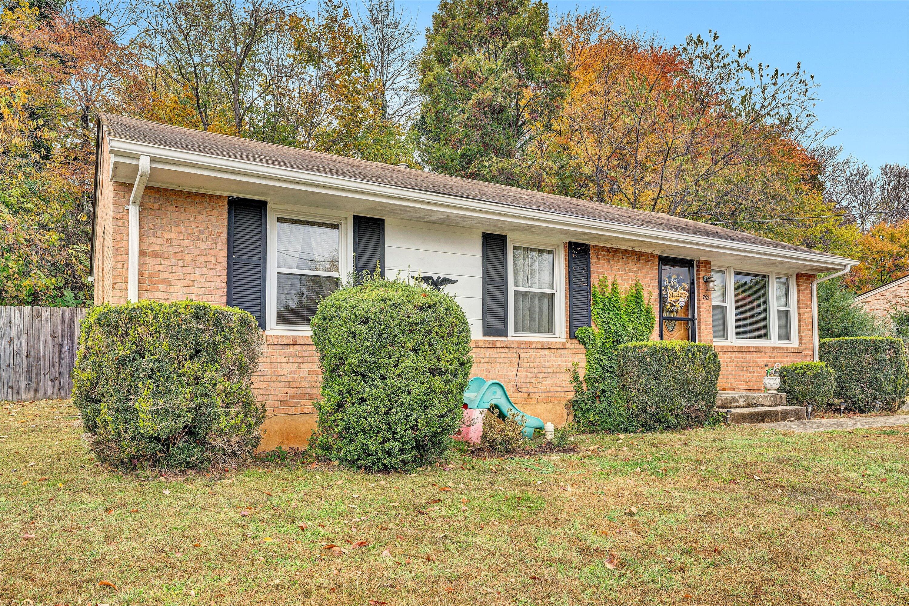 762 Kenyon Road Vinton, VA 24179 - Photo 2 of 34 02-SGP-06090