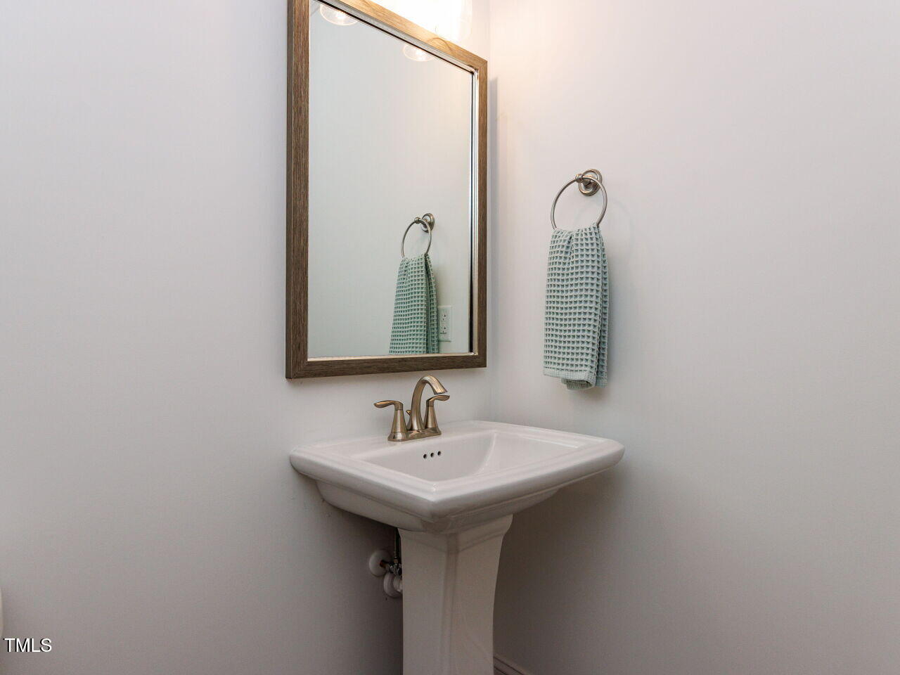 6040 Scalybark Road Durham, NC 27712 - Photo 16 of 37 015-1280x960-half-bath