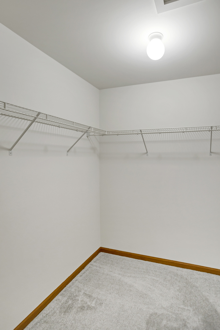 902 Oak Ridge Boulevard Elgin, IL 60120 - Photo 19 of 35 a view of an empty room